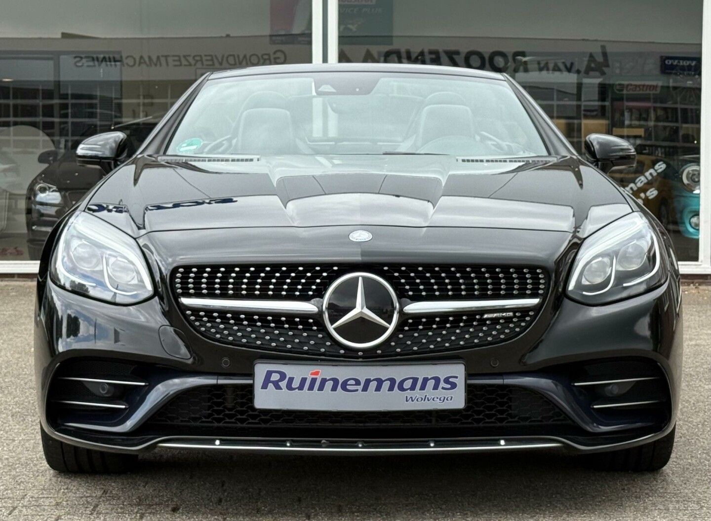 Mercedes-Benz-SLC-1