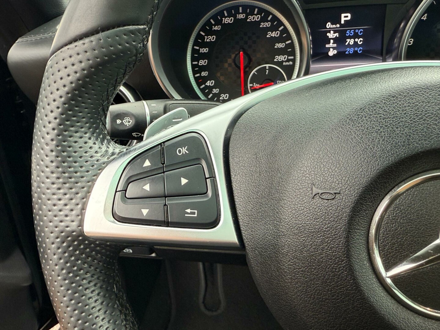 Mercedes-Benz-SLC-60